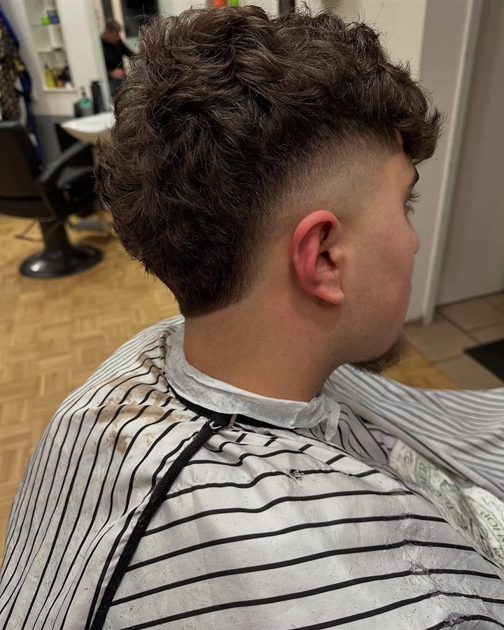 Fade-Haarschnitt bei Space Cut Bremen
