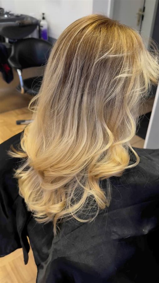 Balayage und Styling für Damen bei Space Cut Bremen